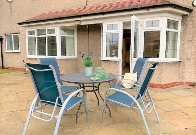 The Garden Apartment - Beautiful Spacious Garden Apartment With Two Bedrooms And Two Parking Spaces Filey Exterior photo